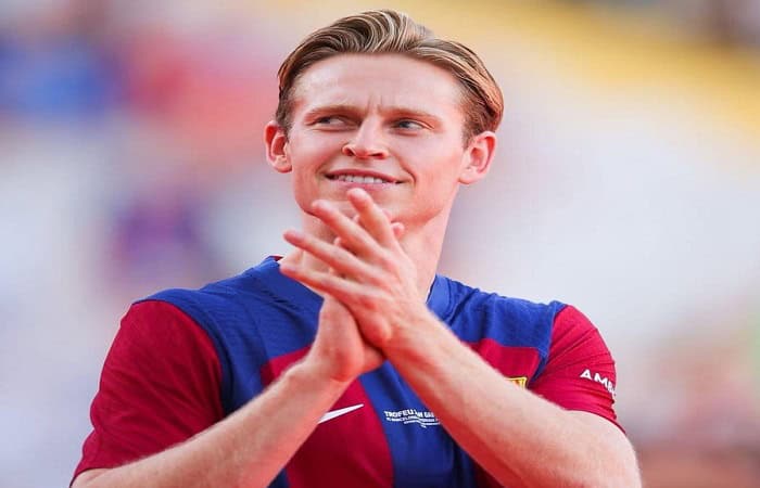 دي يونج على أعتاب